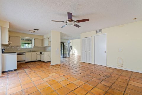 Casa en venta en Miami, Florida, 3 dormitorios, 192.59 m2 № 2384907 - foto 16