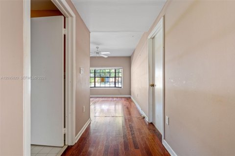Casa en venta en Miami, Florida, 3 dormitorios, 192.59 m2 № 2384907 - foto 21