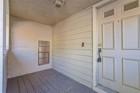 Casa en venta en Miami, Florida, 3 dormitorios, 192.59 m2 № 2384907 - foto 4