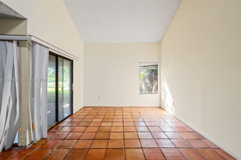 Casa en venta en Miami, Florida, 3 dormitorios, 192.59 m2 № 2384907 - foto 9