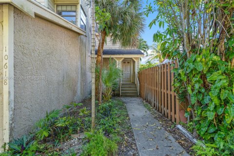 Casa en venta en Miami, Florida, 3 dormitorios, 192.59 m2 № 2384907 - foto 3