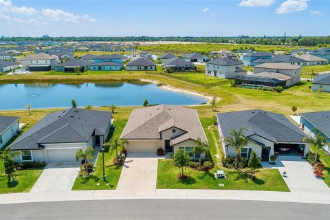 House in North Fort Myers, Florida 4 bedrooms, 179.95 sq.m. № 1629887 - photo 5