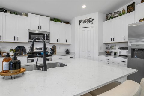 House in North Fort Myers, Florida 4 bedrooms, 179.95 sq.m. № 1629887 - photo 6