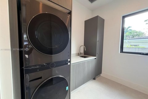 Casa en venta en South Miami, Florida, 4 dormitorios, 217.48 m2 № 2055994 - foto 11