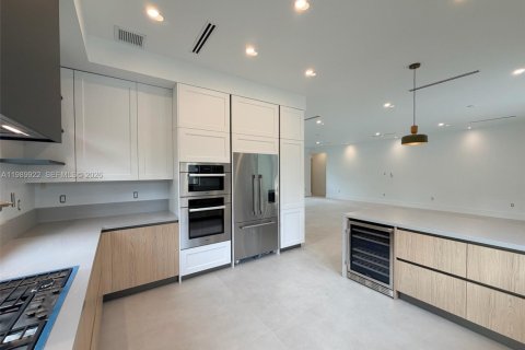 Casa en venta en South Miami, Florida, 4 dormitorios, 217.48 m2 № 2055994 - foto 3