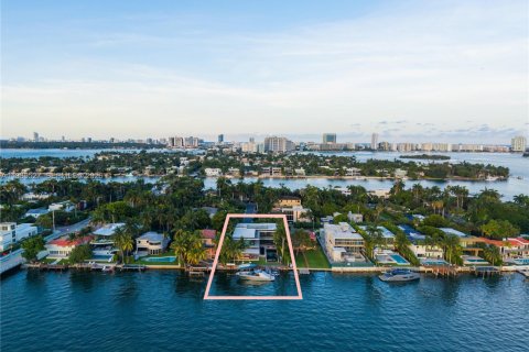 Villa ou maison à Miami Beach, Floride 5 chambres, 733 m2 № 2090385