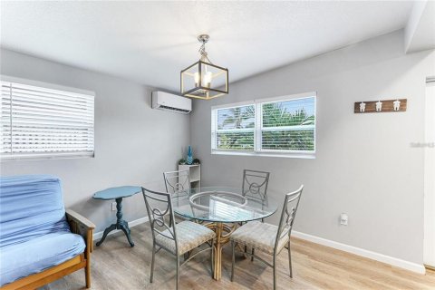 House in Venice, Florida 3 bedrooms, 109.07 sq.m. № 2112548 - photo 7