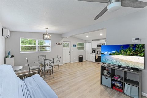 House in Venice, Florida 3 bedrooms, 109.07 sq.m. № 2112548 - photo 8