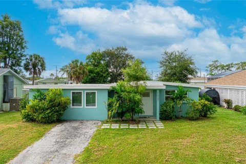 House in Venice, Florida 3 bedrooms, 109.07 sq.m. № 2112548