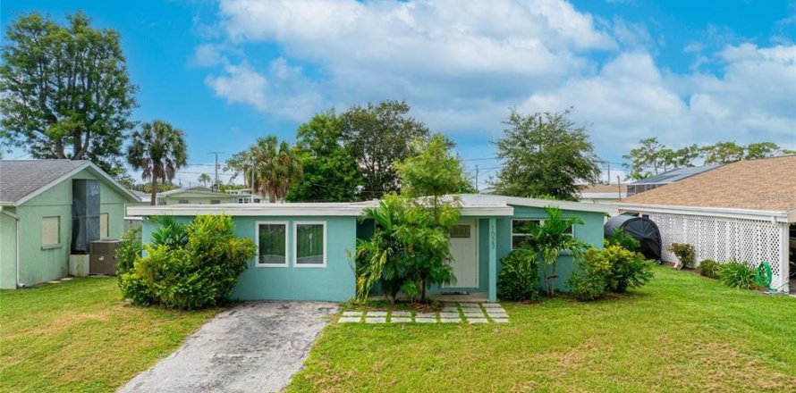 House in Venice, Florida 3 bedrooms, 109.07 sq.m. № 2112548