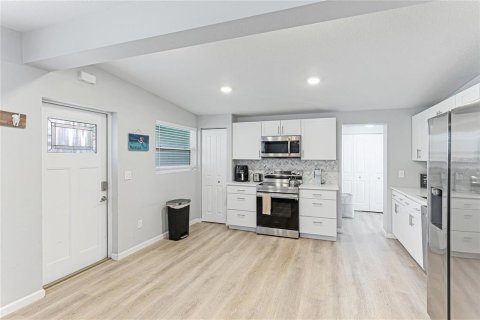 House in Venice, Florida 3 bedrooms, 109.07 sq.m. № 2112548 - photo 4