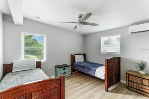 House in Venice, Florida 3 bedrooms, 109.07 sq.m. № 2112548 - photo 9