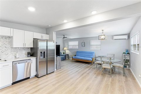 House in Venice, Florida 3 bedrooms, 109.07 sq.m. № 2112548 - photo 6