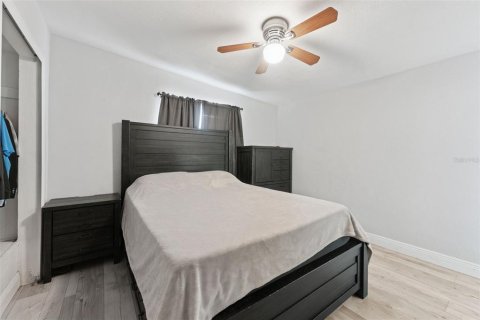 House in Saint Petersburg, Florida 3 bedrooms, 88.07 sq.m. № 1856426 - photo 11