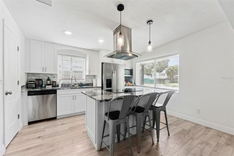 House in Saint Petersburg, Florida 3 bedrooms, 88.07 sq.m. № 1856426 - photo 9