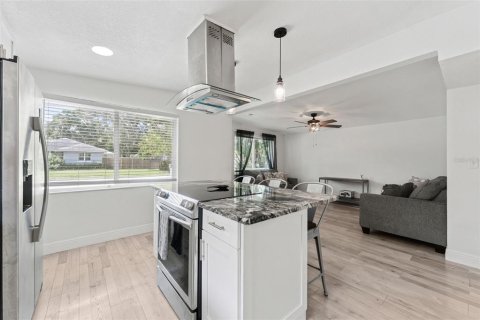 House in Saint Petersburg, Florida 3 bedrooms, 88.07 sq.m. № 1856426 - photo 10