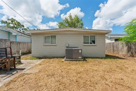 House in Saint Petersburg, Florida 3 bedrooms, 88.07 sq.m. № 1856426 - photo 21