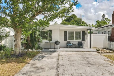 House in Saint Petersburg, Florida 3 bedrooms, 88.07 sq.m. № 1856426 - photo 23