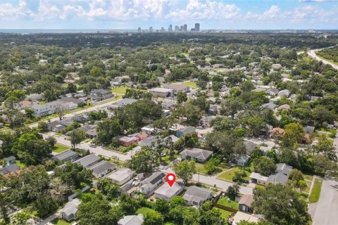 House in Saint Petersburg, Florida 3 bedrooms, 88.07 sq.m. № 1856426 - photo 27
