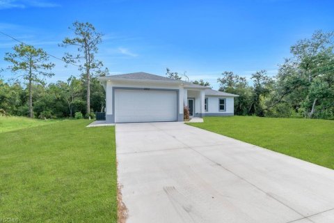 House in Lehigh Acres, Florida 3 bedrooms, 138.7 sq.m. № 1846624 - photo 7