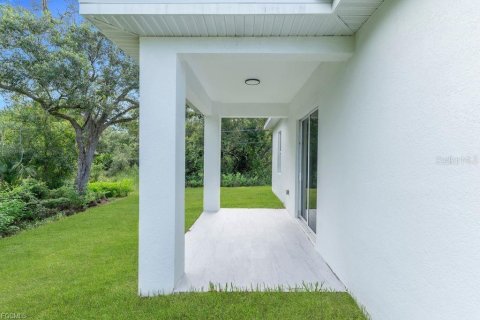 House in Lehigh Acres, Florida 3 bedrooms, 138.7 sq.m. № 1846624 - photo 5