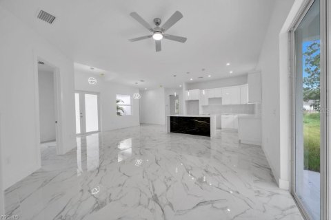 House in Lehigh Acres, Florida 3 bedrooms, 138.7 sq.m. № 1846624 - photo 23