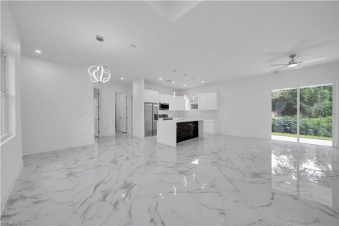 House in Lehigh Acres, Florida 3 bedrooms, 138.7 sq.m. № 1846624 - photo 9