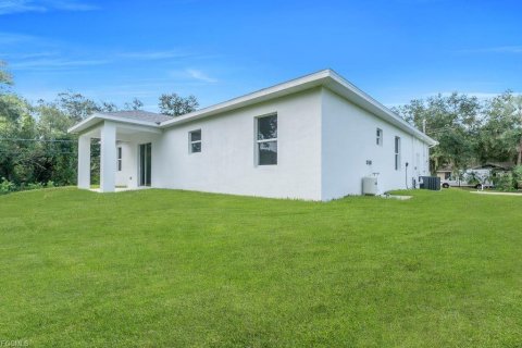 House in Lehigh Acres, Florida 3 bedrooms, 138.7 sq.m. № 1846624 - photo 6