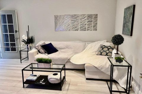 Condominio en alquiler en Miami Beach, Florida, 1 dormitorio, 46.45 m2 № 1896644 - foto 3