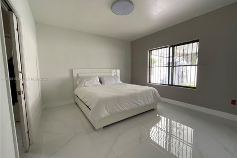 Снять в аренду виллу или дом в Хомстед, Флорида 4 спальни, 151.62м2, № 1951626 - фото 4