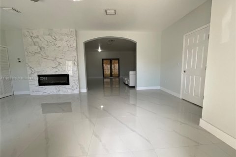 Снять в аренду виллу или дом в Хомстед, Флорида 4 спальни, 151.62м2, № 1951626 - фото 11