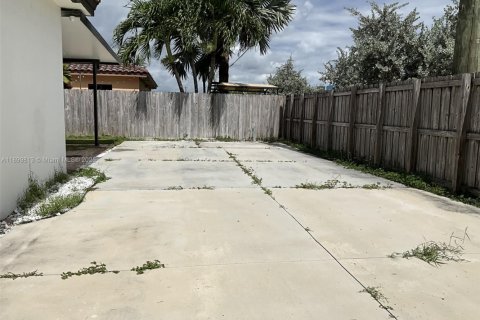 Снять в аренду виллу или дом в Хомстед, Флорида 4 спальни, 151.62м2, № 1951626 - фото 14