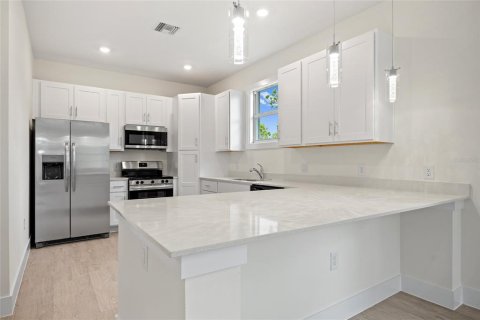 House in Punta Gorda, Florida 2 bedrooms, 111.39 sq.m. № 1841679 - photo 6