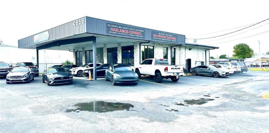 Commercial property in Tampa, Florida 135.64 sq.m. № 1550845