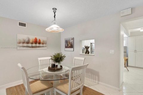 Copropriété à vendre à Coconut Creek, Floride: 2 chambres, 119.94 m2 № 1945820 - photo 10