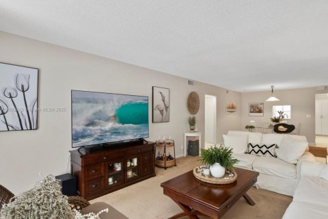 Copropriété à vendre à Coconut Creek, Floride: 2 chambres, 119.94 m2 № 1945820 - photo 1