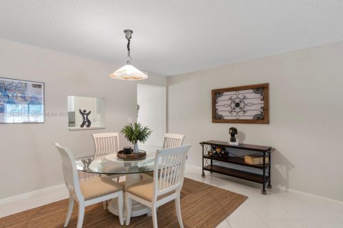 Copropriété à vendre à Coconut Creek, Floride: 2 chambres, 119.94 m2 № 1945820 - photo 9