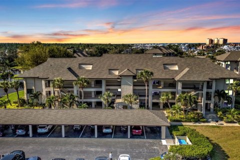 Condo in Punta Gorda, Florida, 2 bedrooms  № 1537337 - photo 1