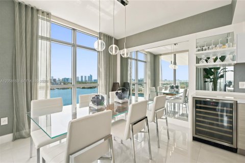 Copropriété à louer à North Miami Beach, Floride: 3 chambres, 222.04 m2 № 2168142 - photo 5