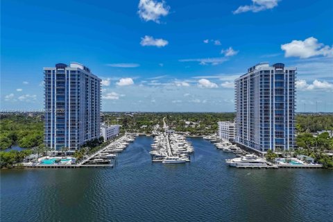 Copropriété à louer à North Miami Beach, Floride: 3 chambres, 222.04 m2 № 2168142 - photo 25