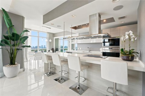 Copropriété à louer à North Miami Beach, Floride: 3 chambres, 222.04 m2 № 2168142 - photo 6
