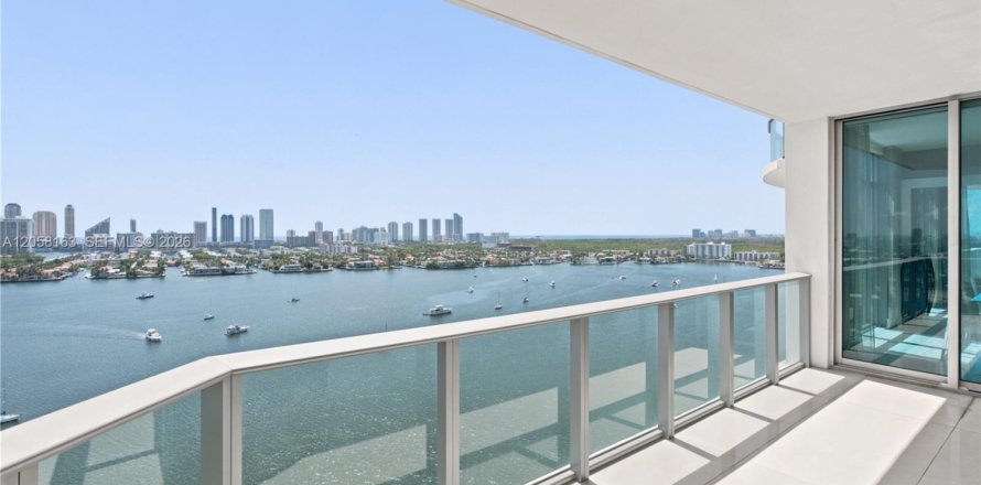 Condo à North Miami Beach, Floride, 3 chambres  № 2168142