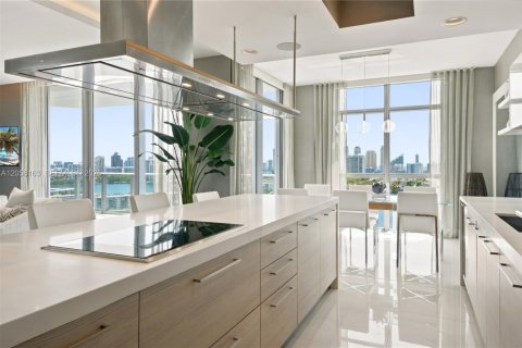 Copropriété à louer à North Miami Beach, Floride: 3 chambres, 222.04 m2 № 2168142 - photo 4