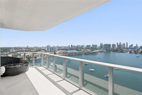 Copropriété à louer à North Miami Beach, Floride: 3 chambres, 222.04 m2 № 2168142 - photo 3