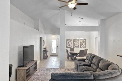 Villa ou maison à louer à Wimauma, Floride: 3 chambres, 180.97 m2 № 2114872 - photo 5