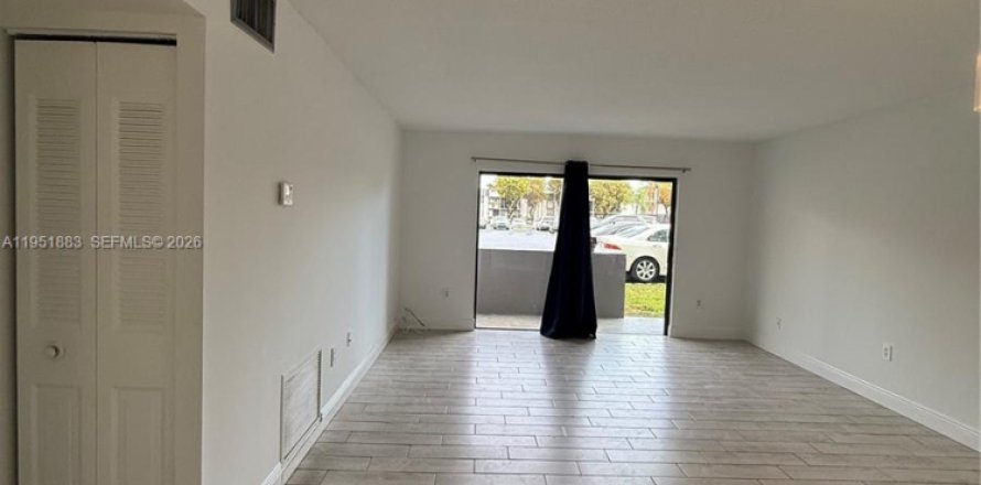 Condominio en Miami, Florida, 2 dormitorios  № 2006077