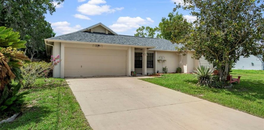 House in Spring Hill, Florida 3 bedrooms, 151.8 sq.m. № 2199104
