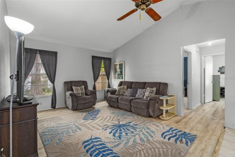 House in Spring Hill, Florida 3 bedrooms, 151.8 sq.m. № 2199104 - photo 4