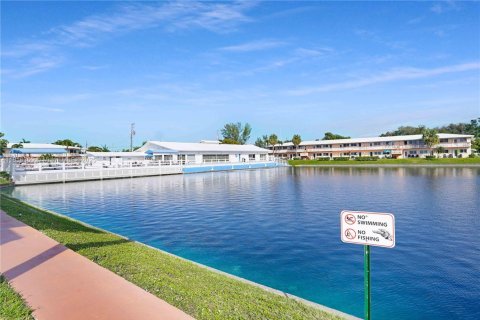 Condo in Hallandale Beach, Florida, 1 bedroom  № 1772313 - photo 18