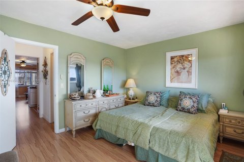 Condo in Hallandale Beach, Florida, 1 bedroom  № 1772313 - photo 11